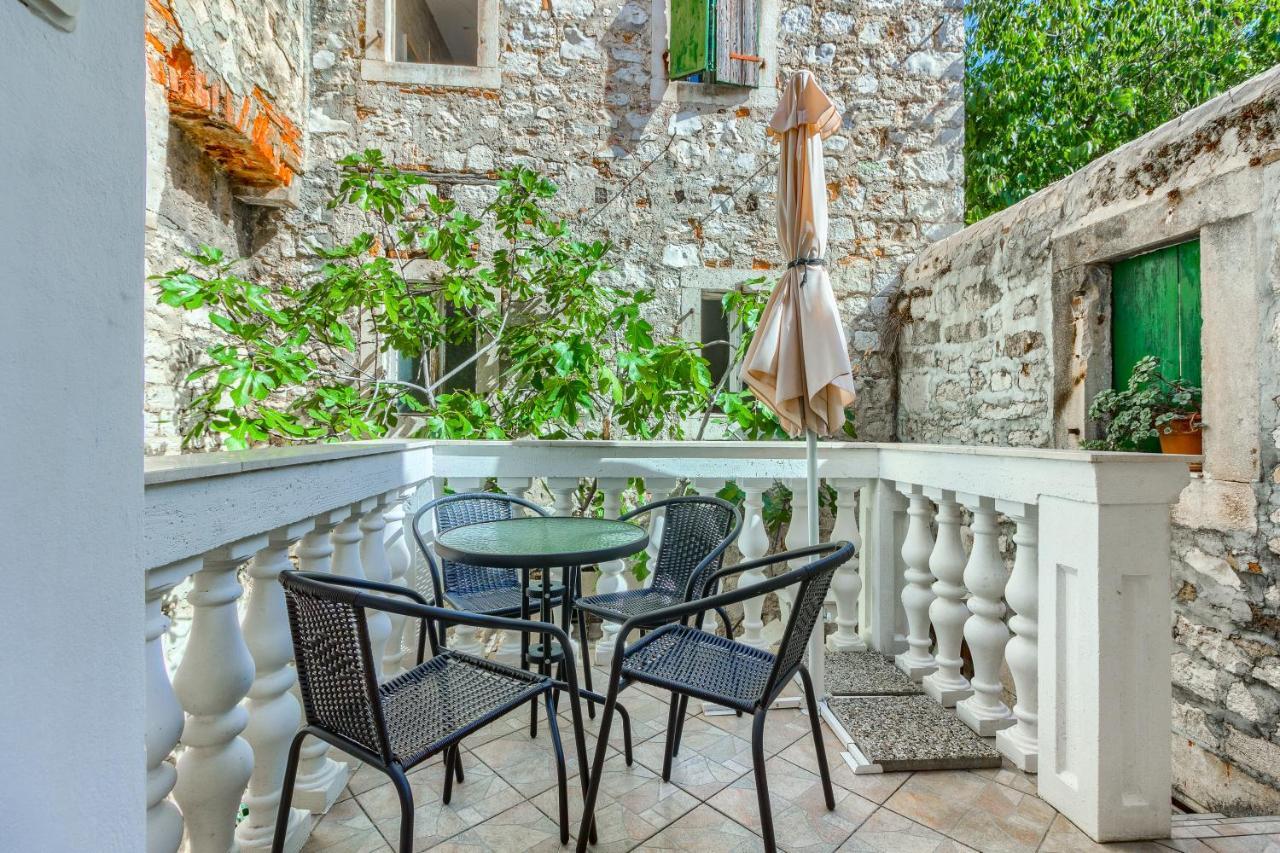 Old Stone House St Lawrence In The Heart Of Sibenik'S Old Town Apartment Exterior photo