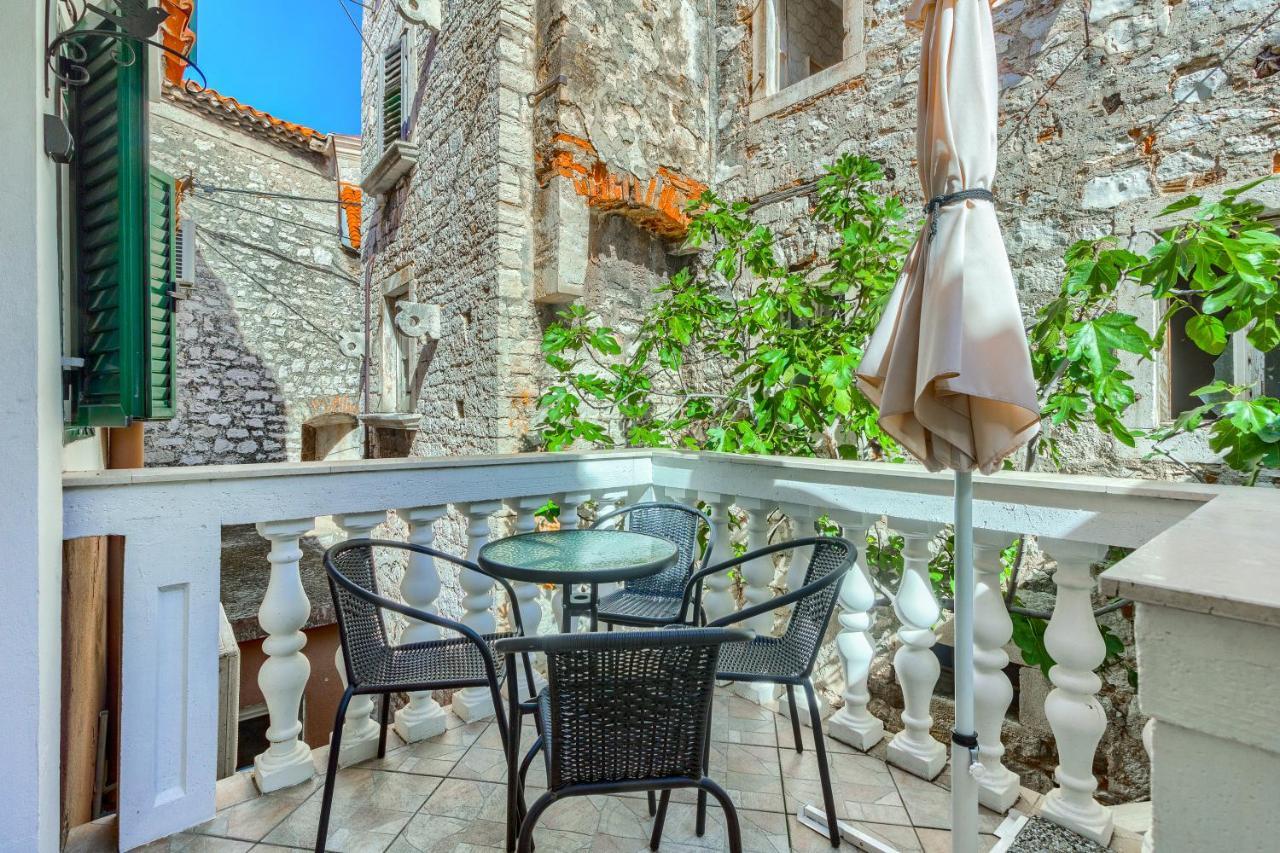 Old Stone House St Lawrence In The Heart Of Sibenik'S Old Town Apartment Exterior photo