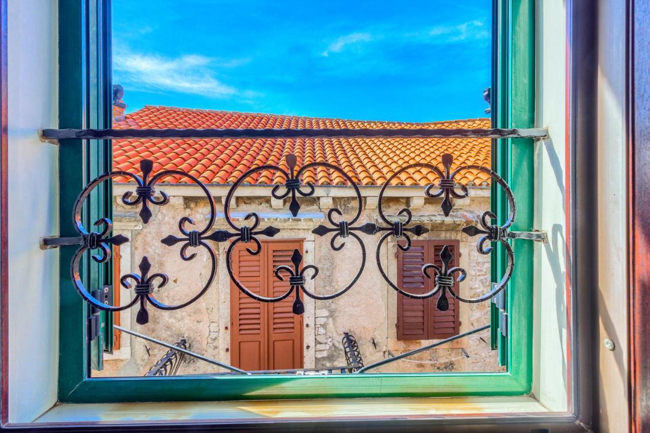 Old Stone House St Lawrence In The Heart Of Sibenik'S Old Town Apartment Exterior photo